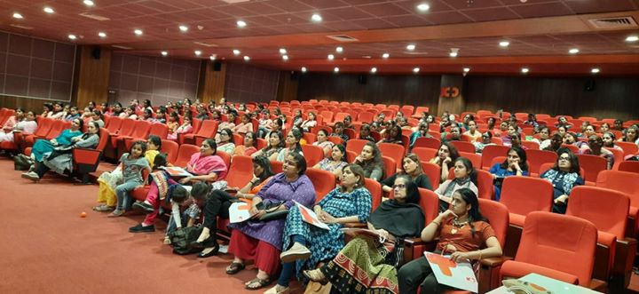 Health talk at KD Auditorium in association with Wings to fly - The Foundation & Multitasking Mommies by
 Dr Nita Thakre (gynaecologist) about Women health & hygiene, Dr Snehal Patel (paediatrician) about Growth & Development of Kid & Dr Nisha Joshi (breast cancer specialist) about  Breast Cancer Awareness

#KDHospital #goodhealth #health #wellness #fitness #healthiswealth #healthyliving #patientscare #Ahmedabad #Gujarat #India