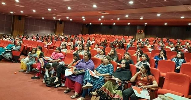 Health talk at KD Auditorium in association with Wings to fly - The Foundation & Multitasking Mommies by
 Dr Nita Thakre (gynaecologist) about Women health & hygiene, Dr Snehal Patel (paediatrician) about Growth & Development of Kid & Dr Nisha Joshi (breast cancer specialist) about  Breast Cancer Awareness

#KDHospital #goodhealth #health #wellness #fitness #healthiswealth #healthyliving #patientscare #Ahmedabad #Gujarat #India