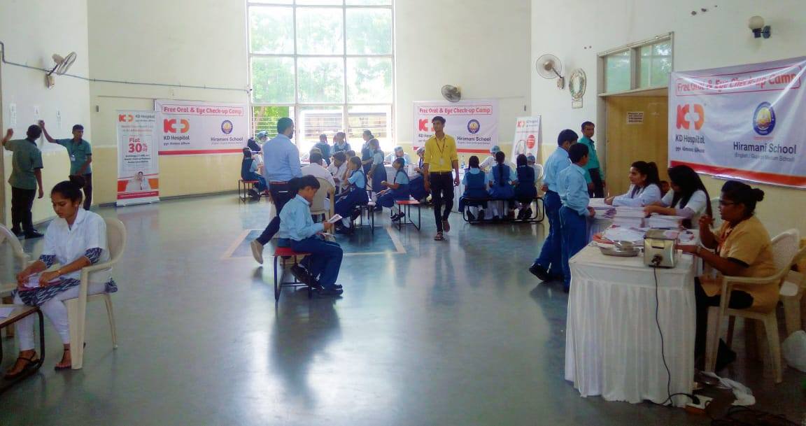 KD Hospital Ahmedabad conducted a free Eye & Dental Screening for 1200 students of Hirmani School. We also conducted an awareness lecture on the importance of dental hygiene.  #HealthCamps #KDHospital #Ahmedabad #Healthcare #GoodHealth https://t.co/RiT9DndPPq